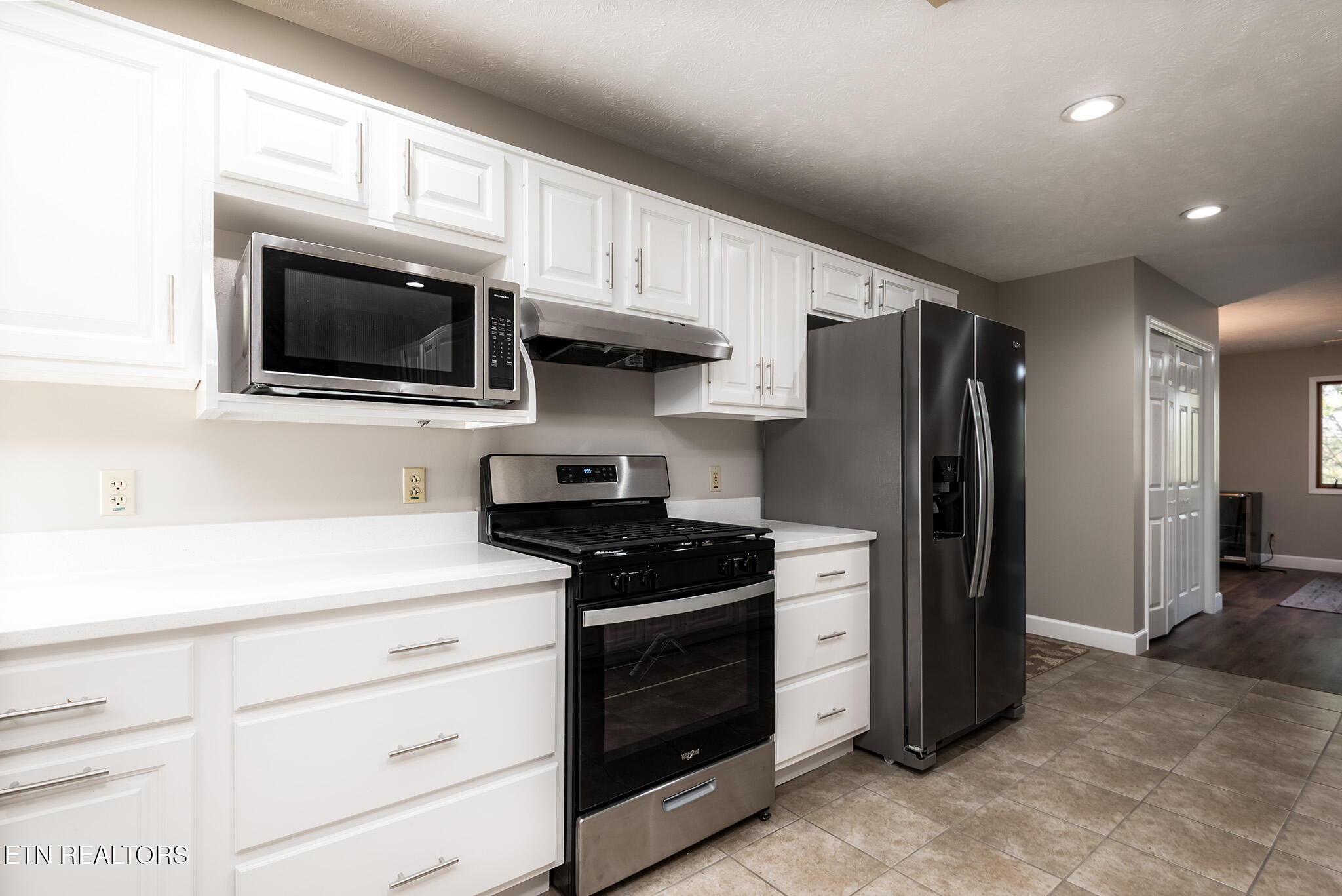 Mascot, Tennessee 37806, United States, 3 Bedrooms Bedrooms, ,3 BathroomsBathrooms,Residential,Active,122515