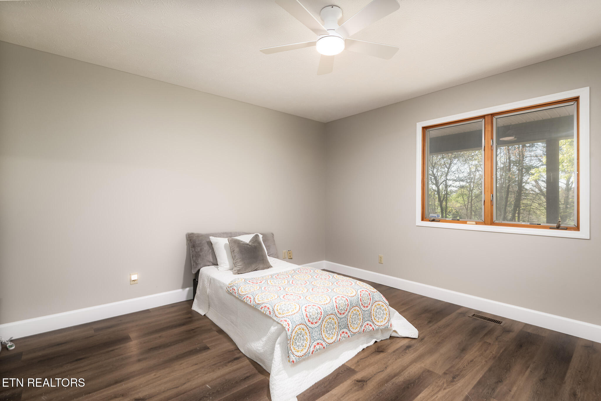 Mascot, Tennessee 37806, United States, 3 Bedrooms Bedrooms, ,3 BathroomsBathrooms,Residential,Active,122515