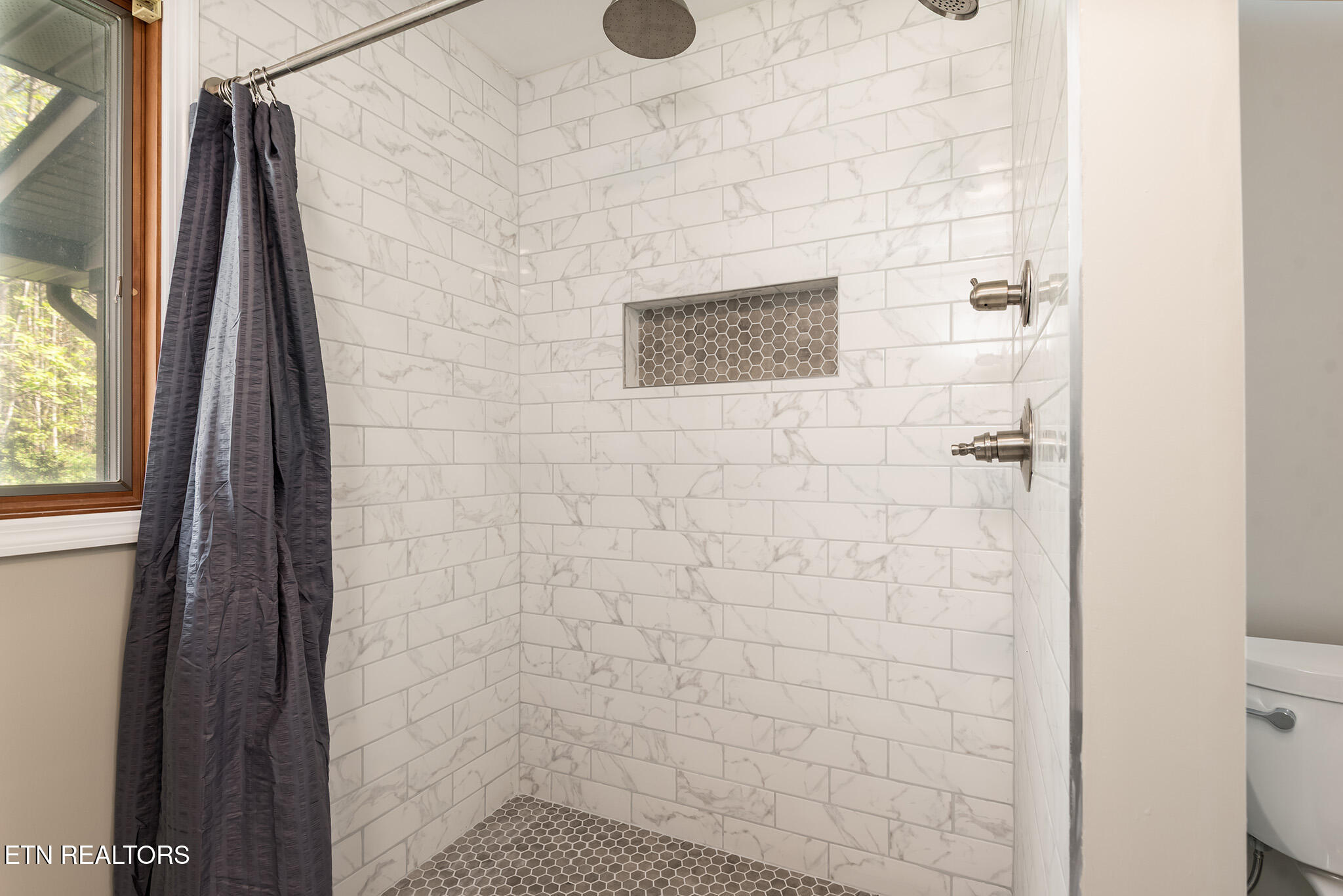 Mascot, Tennessee 37806, United States, 3 Bedrooms Bedrooms, ,3 BathroomsBathrooms,Residential,Active,122515