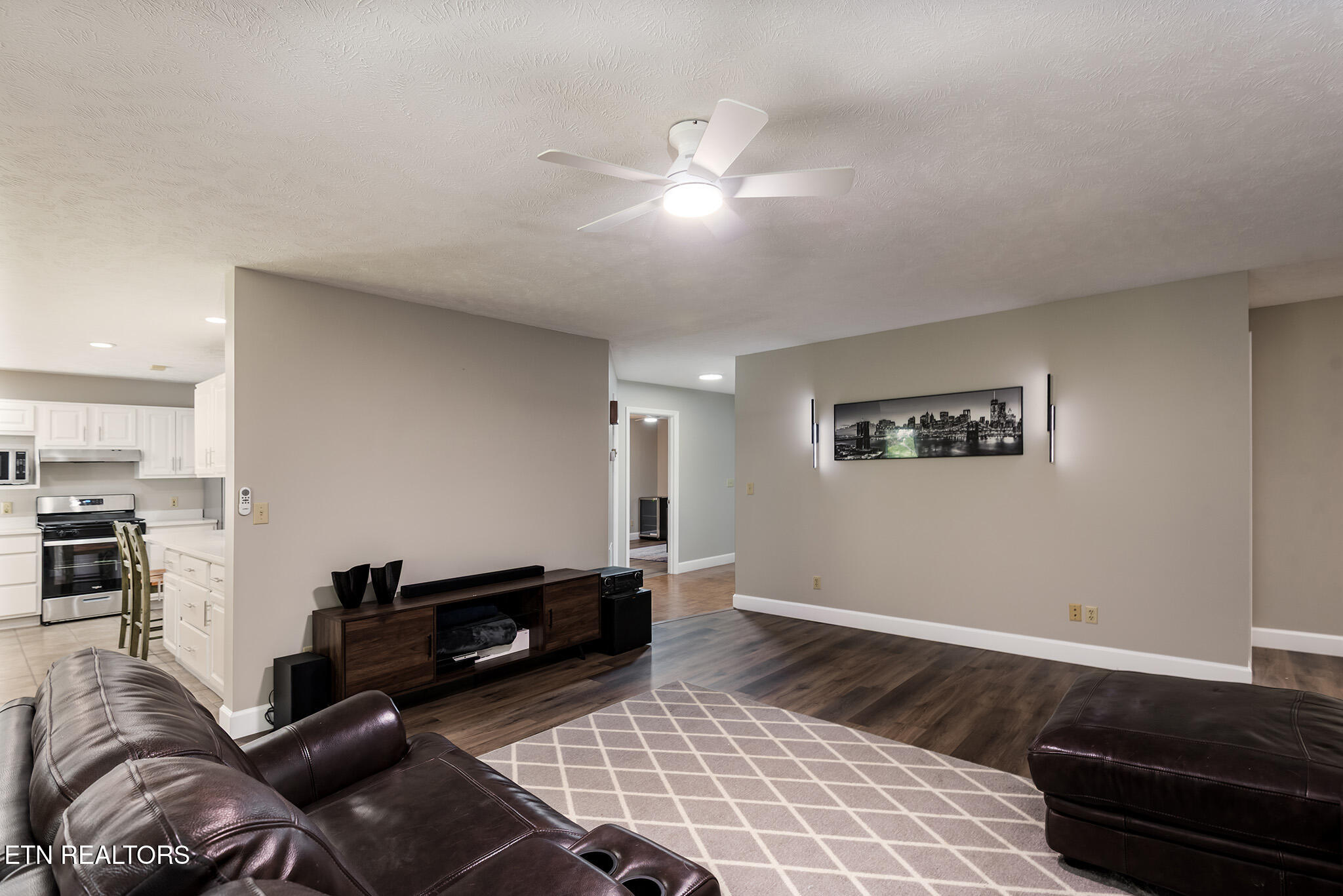 Mascot, Tennessee 37806, United States, 3 Bedrooms Bedrooms, ,3 BathroomsBathrooms,Residential,Active,122515