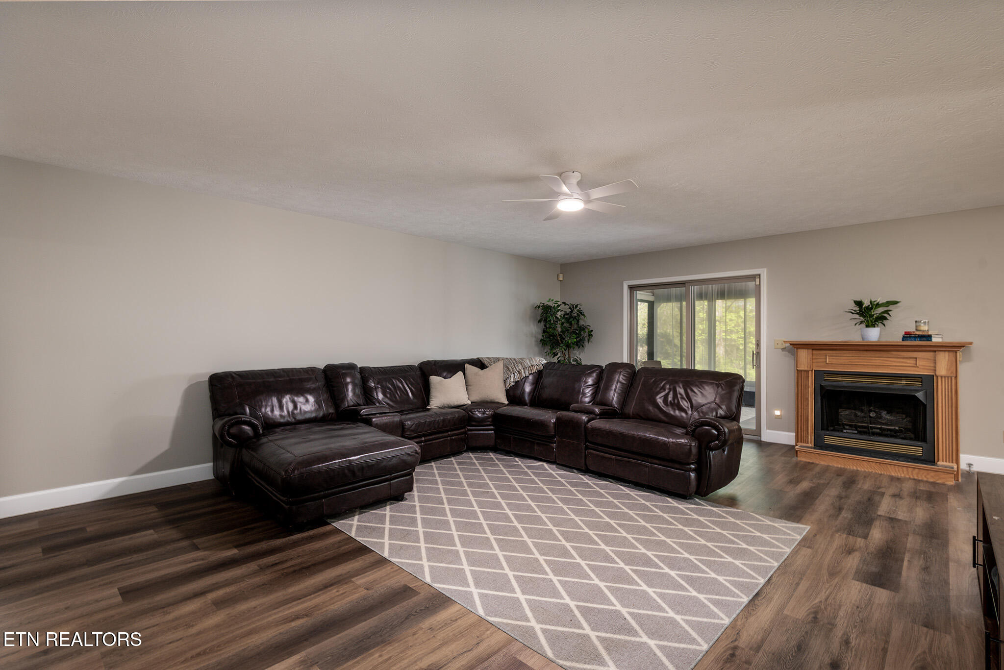 Mascot, Tennessee 37806, United States, 3 Bedrooms Bedrooms, ,3 BathroomsBathrooms,Residential,Active,122515