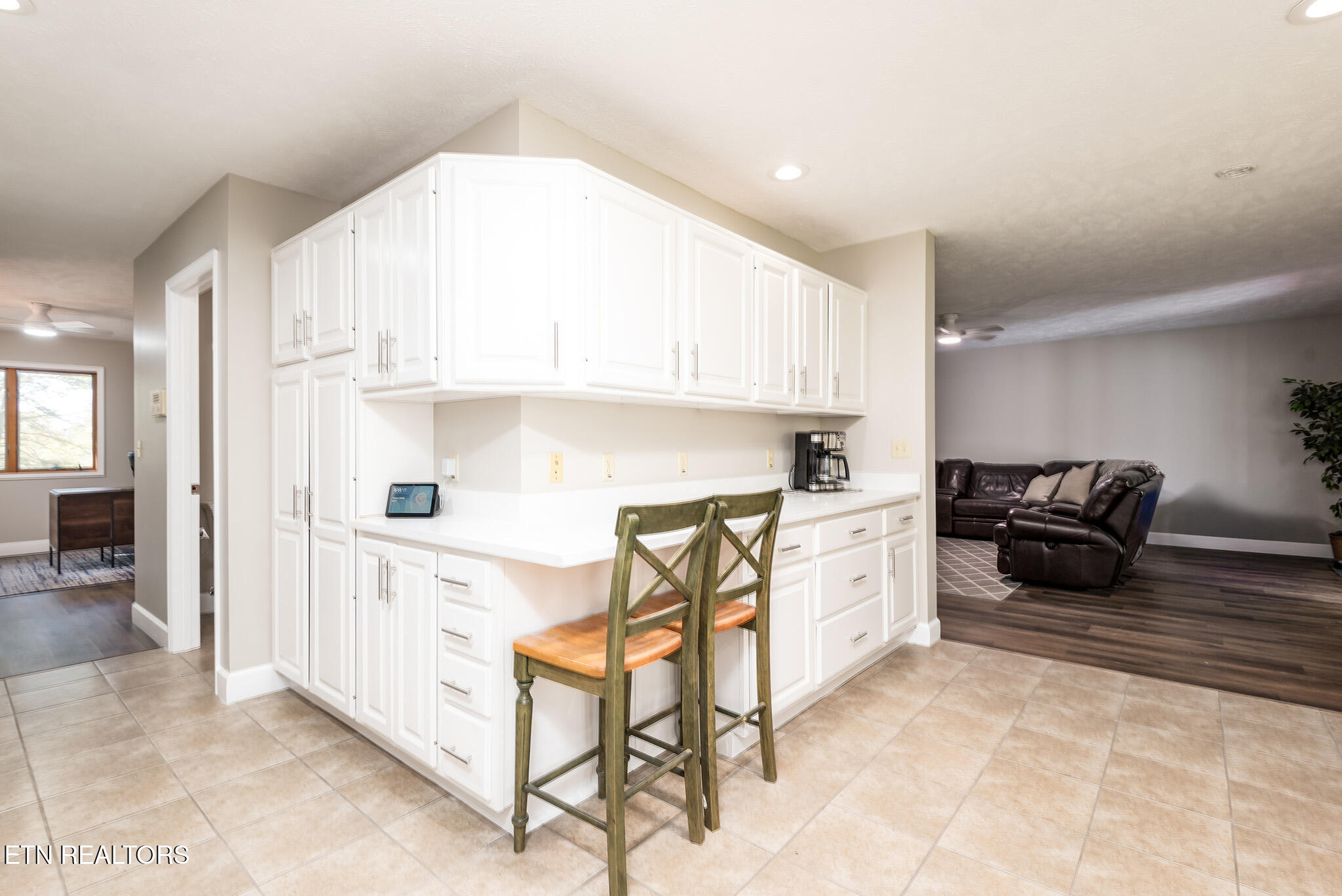 Mascot, Tennessee 37806, United States, 3 Bedrooms Bedrooms, ,3 BathroomsBathrooms,Residential,Active,122515