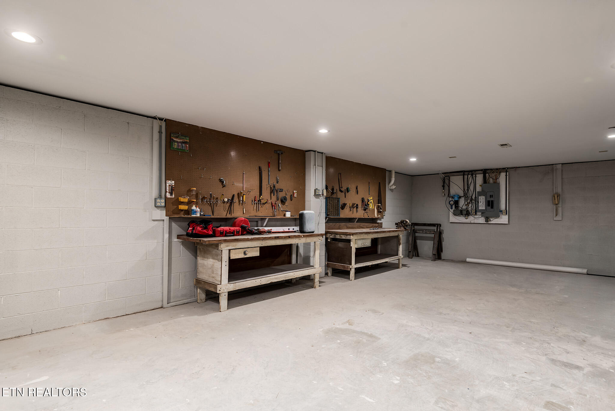 Mascot, Tennessee 37806, United States, 3 Bedrooms Bedrooms, ,3 BathroomsBathrooms,Residential,Active,122515