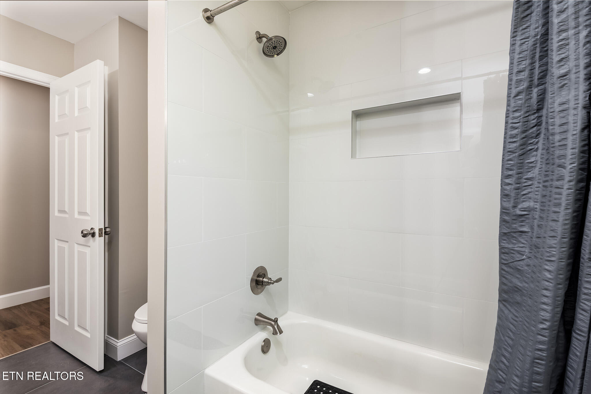 Mascot, Tennessee 37806, United States, 3 Bedrooms Bedrooms, ,3 BathroomsBathrooms,Residential,Active,122515