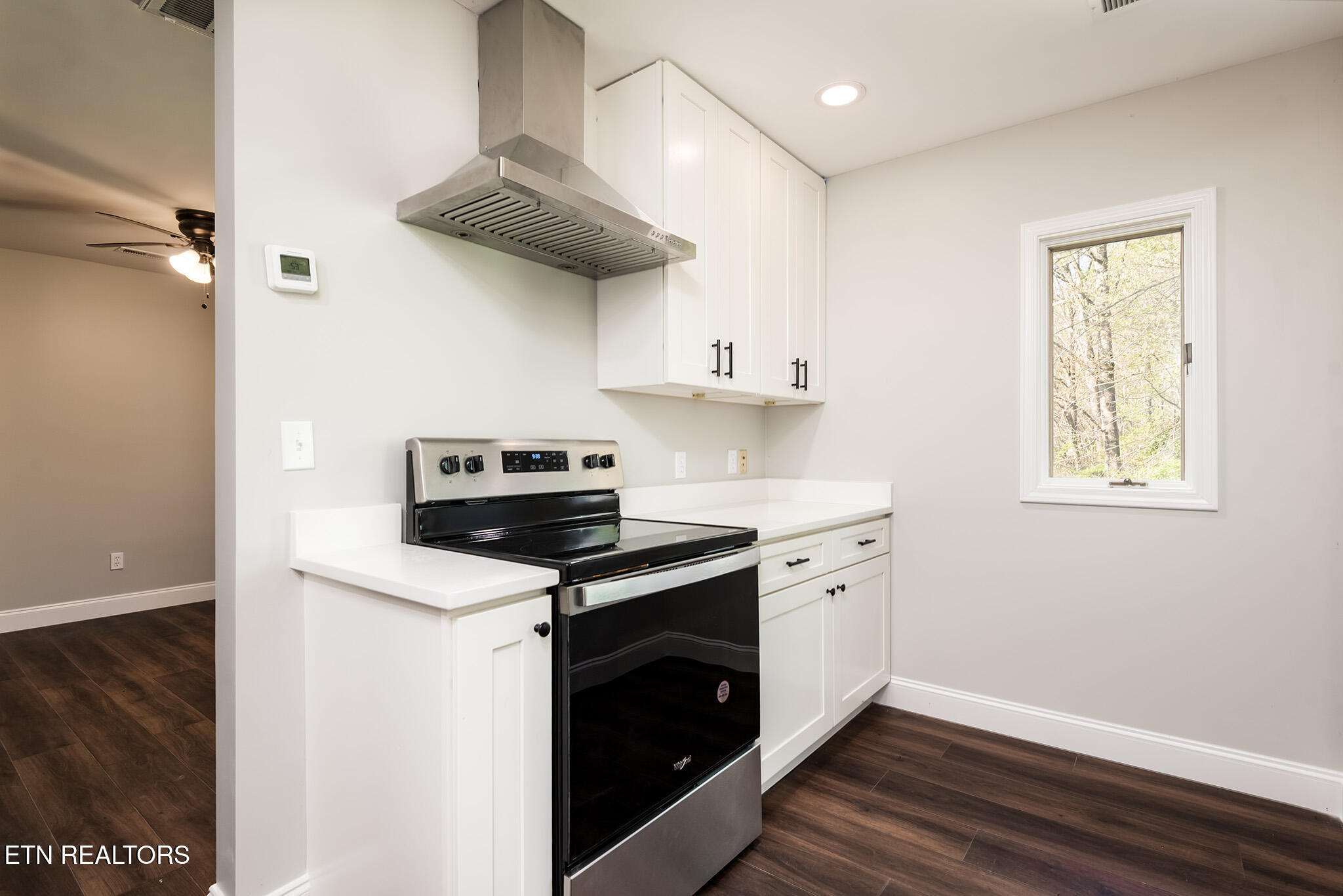 Mascot, Tennessee 37806, United States, 3 Bedrooms Bedrooms, ,3 BathroomsBathrooms,Residential,Active,122515