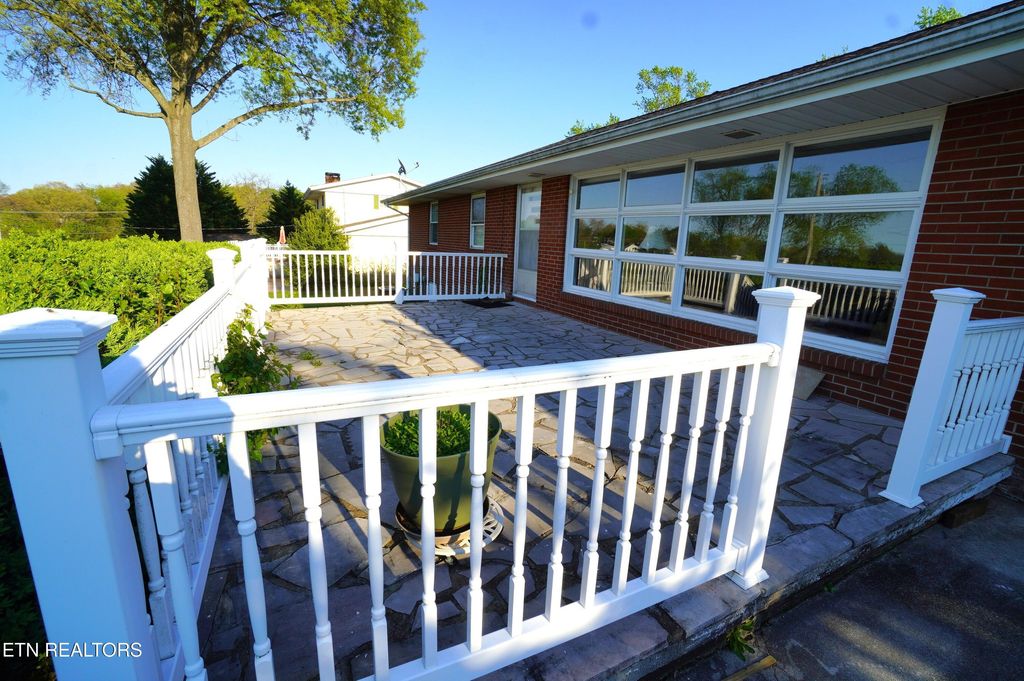 Photo of 418 Buckingham Drive, Jefferson City, TN 37760 (MLS # 1336396)