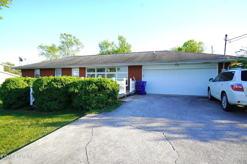 Photo of 418 Buckingham Drive, Jefferson City, TN 37760 (MLS # 1336396)