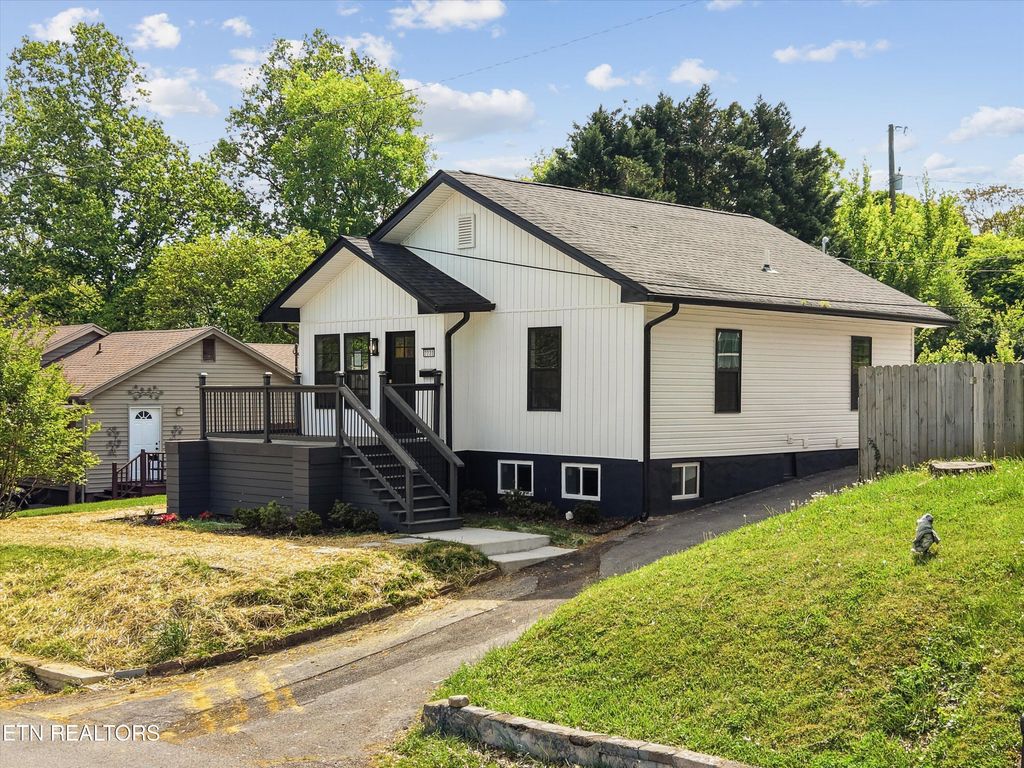 Photo of 2230 Coker Ave, Knoxville, TN 37917 (MLS # 1337259)