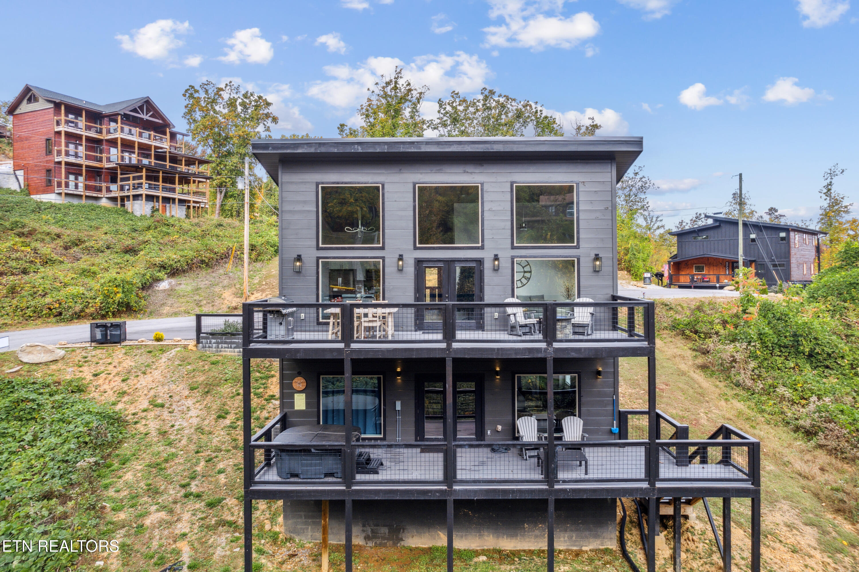 612 Sunset Lane