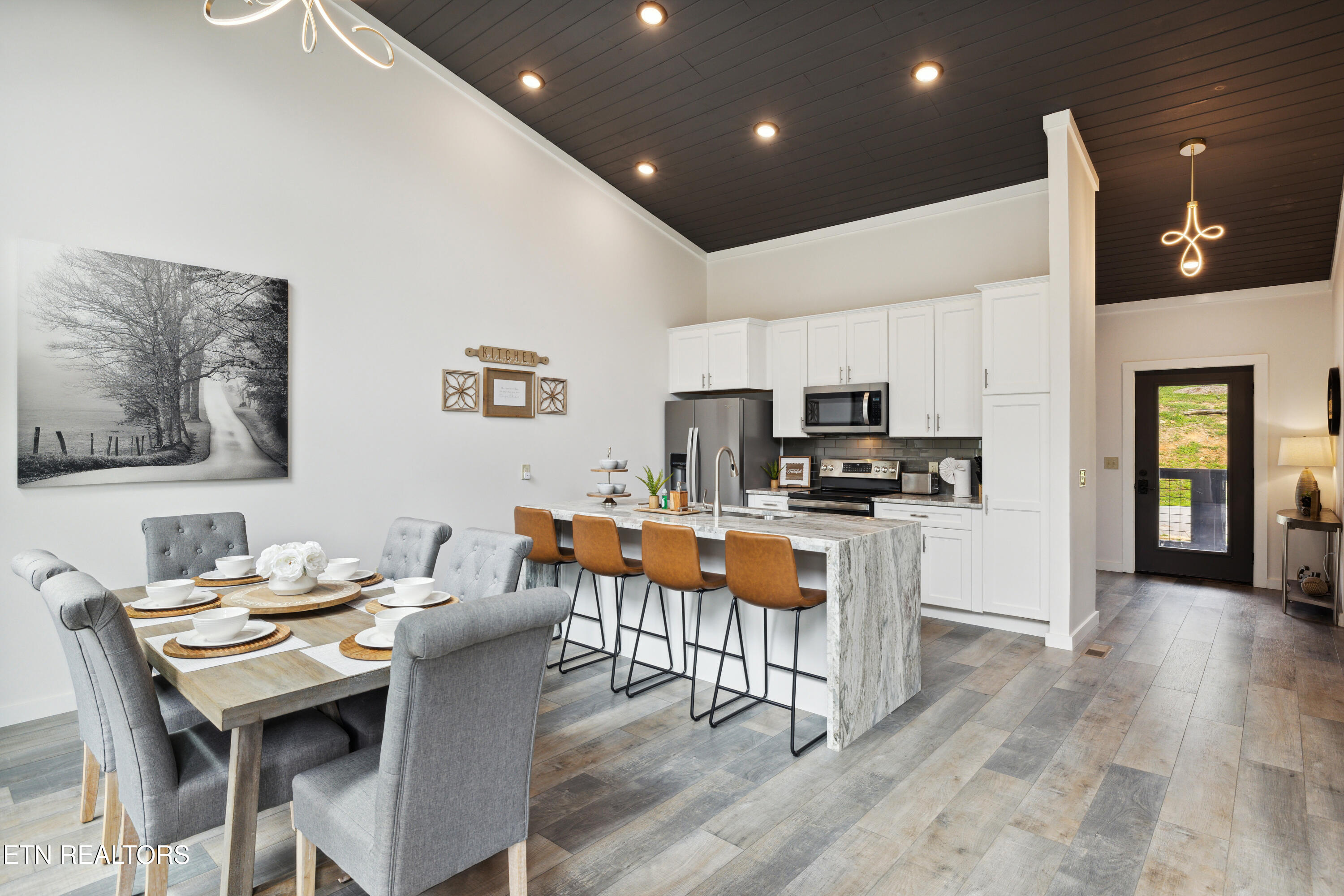 612 Sunset Lane