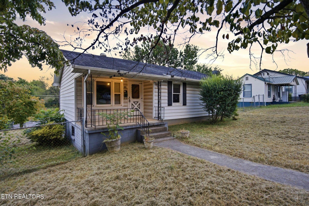Photo of 820 W Emerald Ave, Knoxville, TN 37921 (MLS # 1355212)