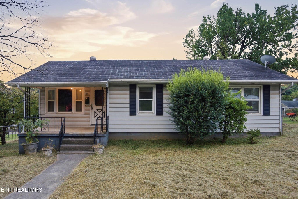 Photo of 820 W Emerald Ave, Knoxville, TN 37921 (MLS # 1355212)