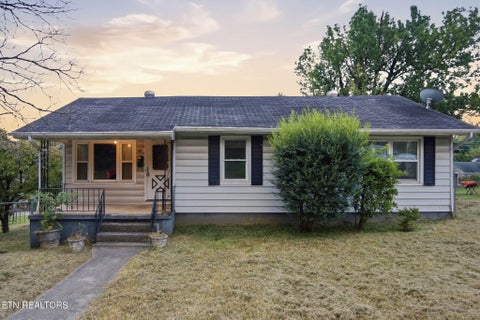 Photo of 820 W Emerald Ave, Knoxville, TN 37921 (MLS # 1355212)