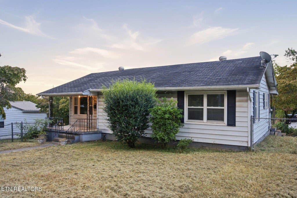 Photo of 820 W Emerald Ave, Knoxville, TN 37921 (MLS # 1355212)