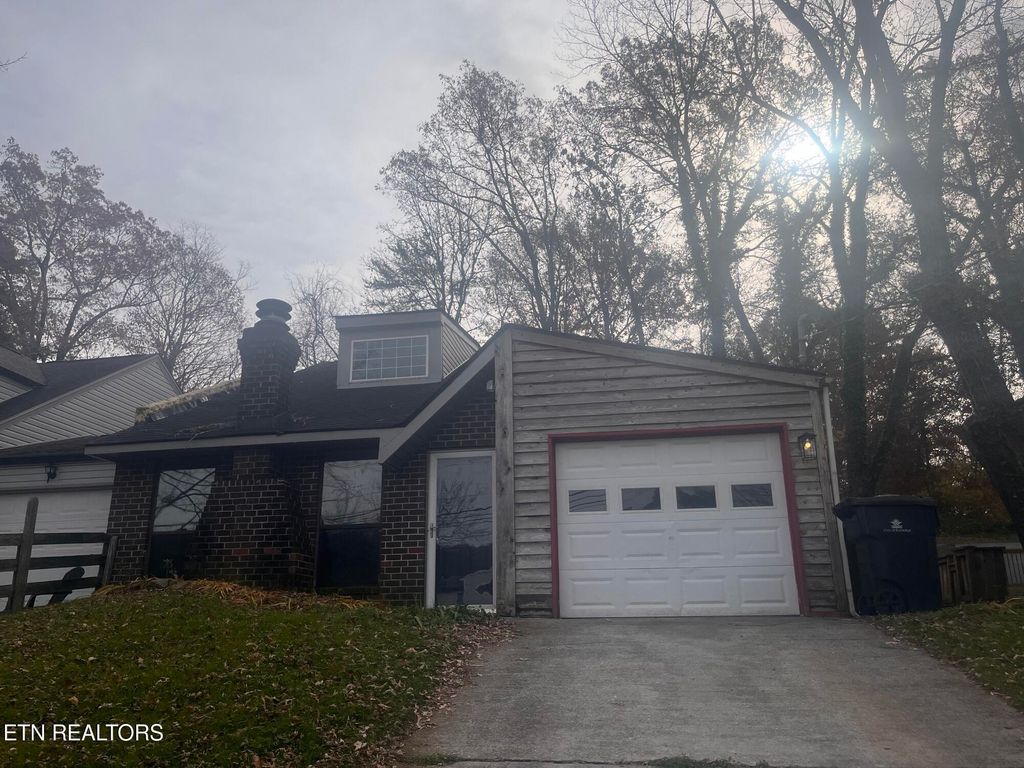 Photo of 7666 NW Chatham Circle, Knoxville, TN 37909 (MLS # 1323406)