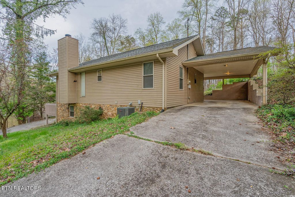 Photo of 124 Hickory Nut Drive, Clinton, TN 37716 (MLS # 1334353)