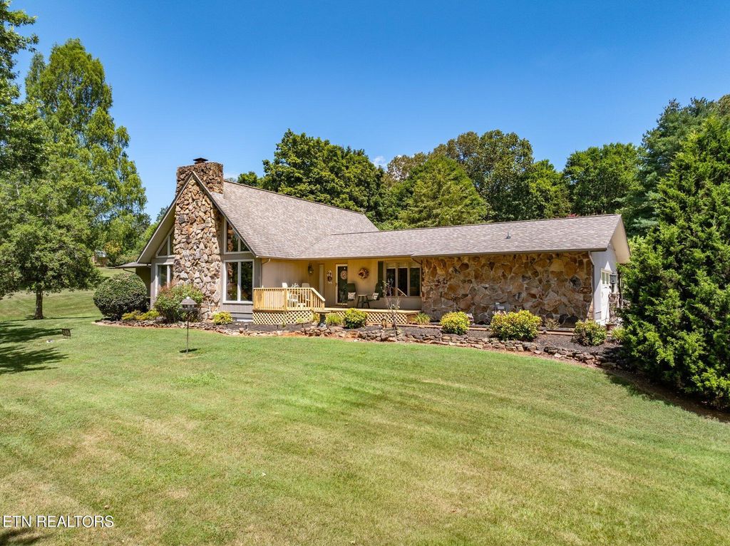 Photo of 245 Creekwood Drive Dr, Madisonville, TN 37354 (MLS # 1308996)