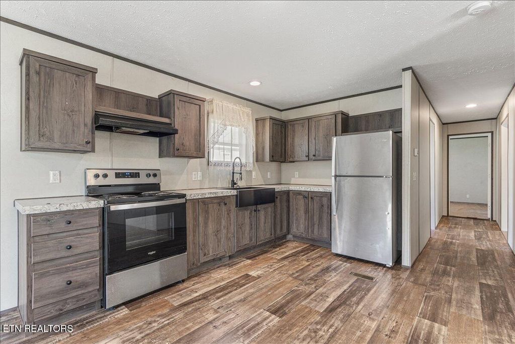 Photo of 610 Jackson Ave, Etowah, TN 37331 (MLS # 1336324)
