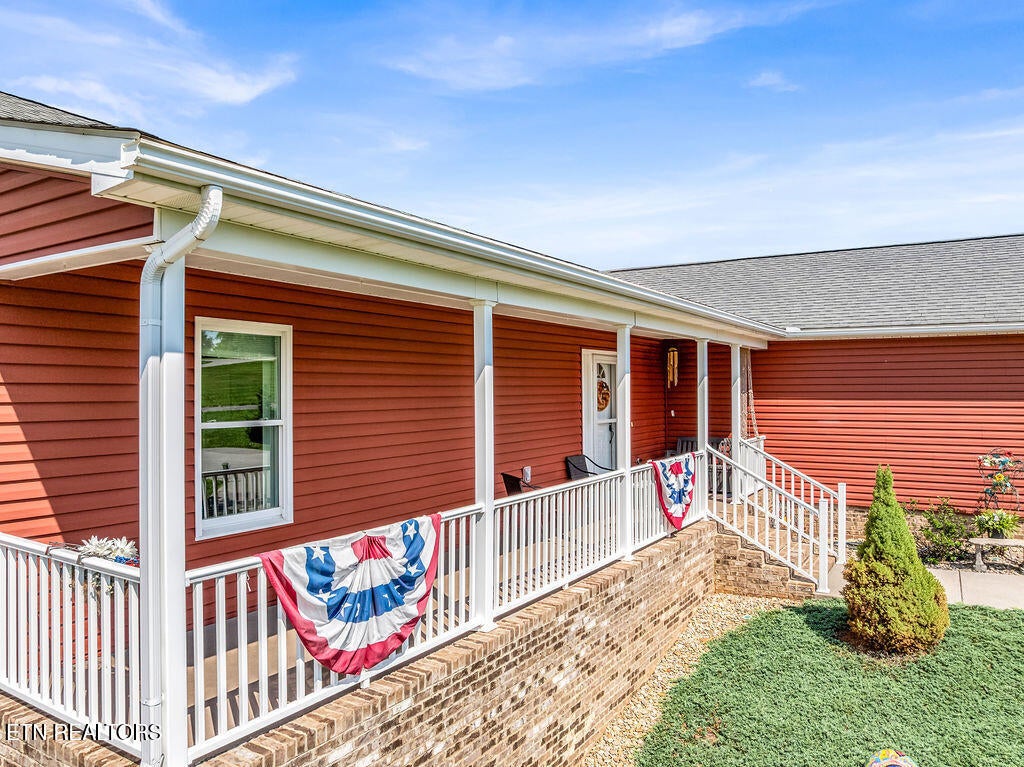 Photo of 326 Oak Vista Drive, Dandridge, TN 37725 (MLS # 1345791)