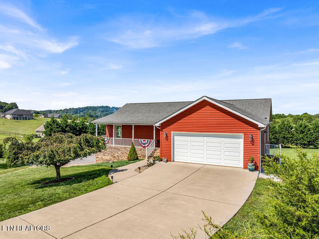 Photo of 326 Oak Vista Drive, Dandridge, TN 37725 (MLS # 1345791)
