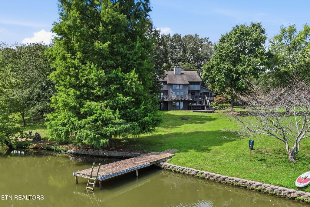 Photo of 2092 Lakewood Drive, Loudon, TN 37774 (MLS # 1353866)