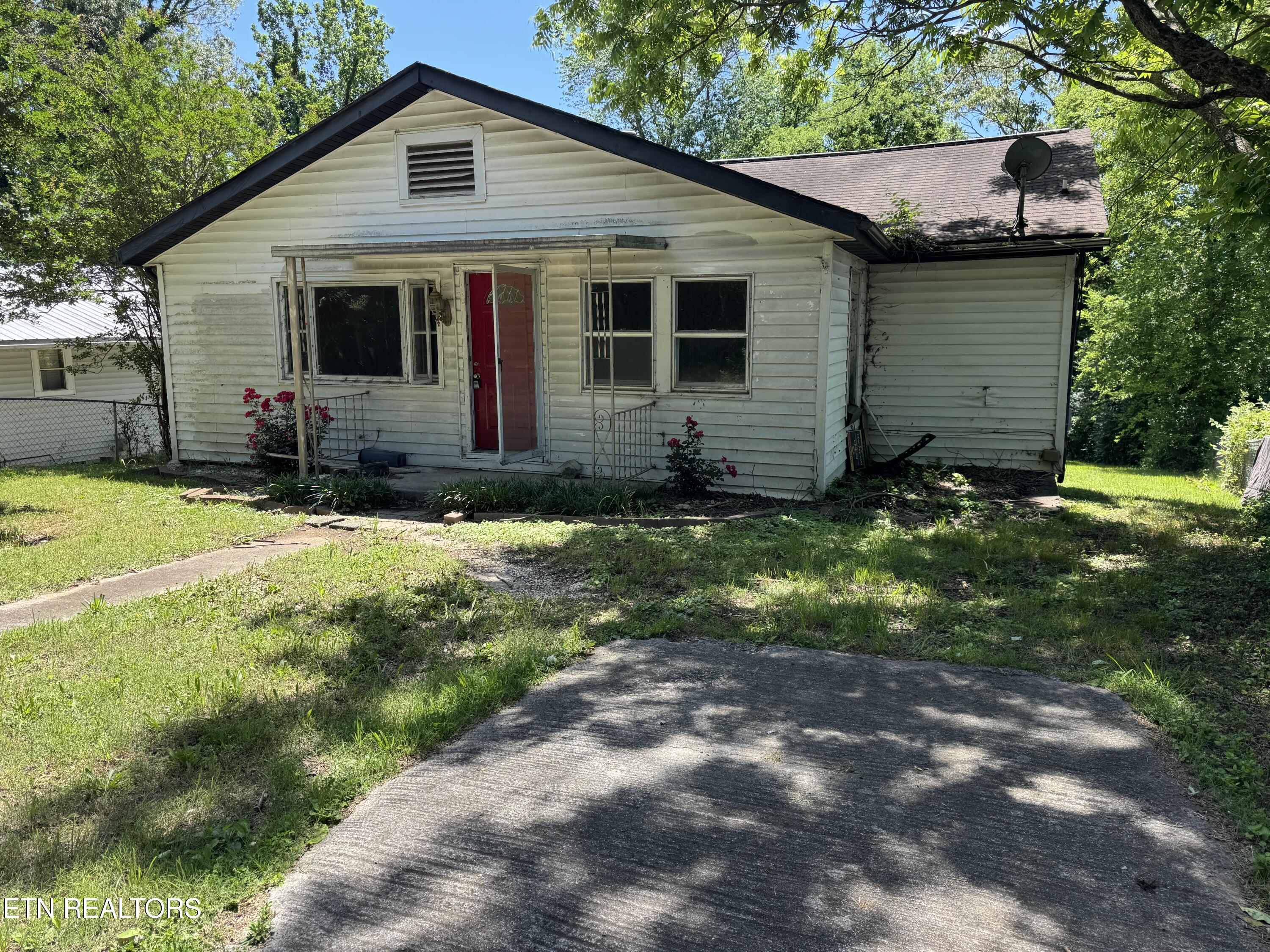 927 cherokee St