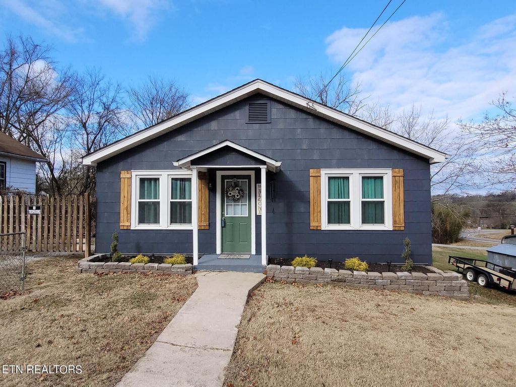 Photo of 305 N Farnum St, Friendsville, TN 37737 (MLS # 1247474)