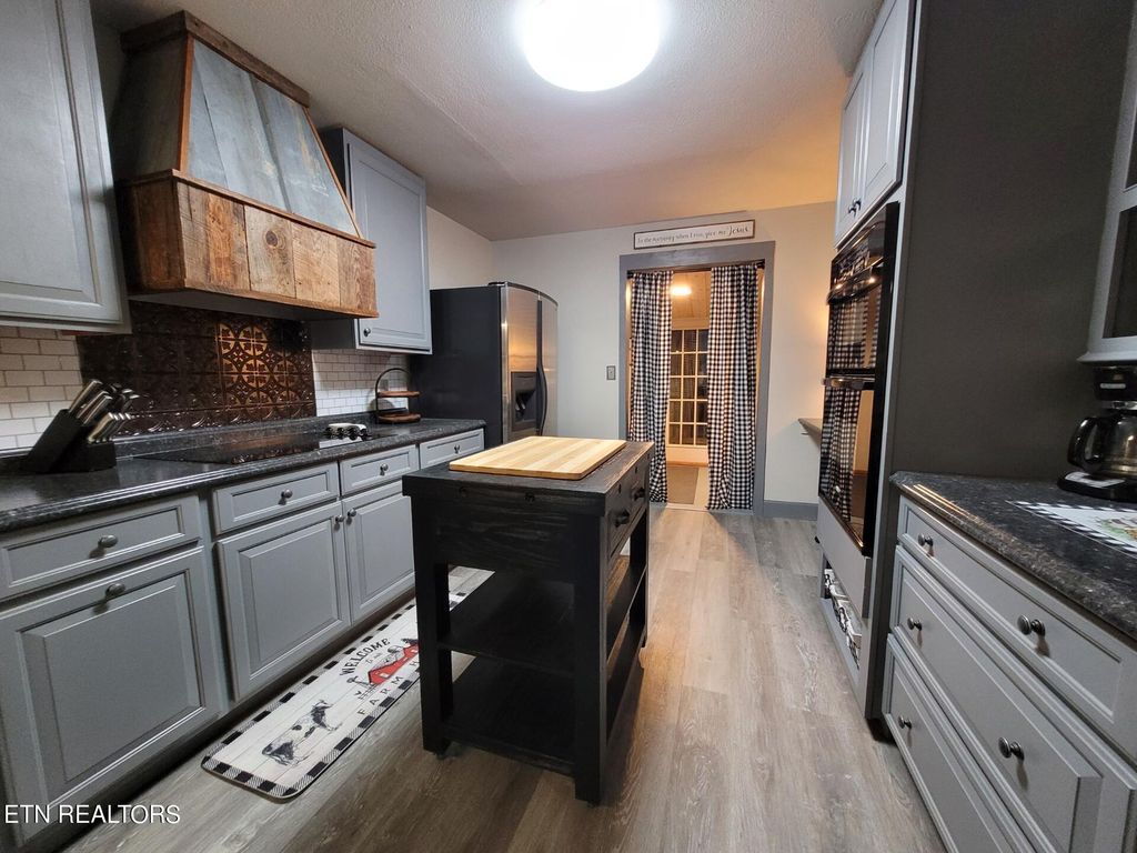 Photo of 305 N Farnum St, Friendsville, TN 37737 (MLS # 1247474)