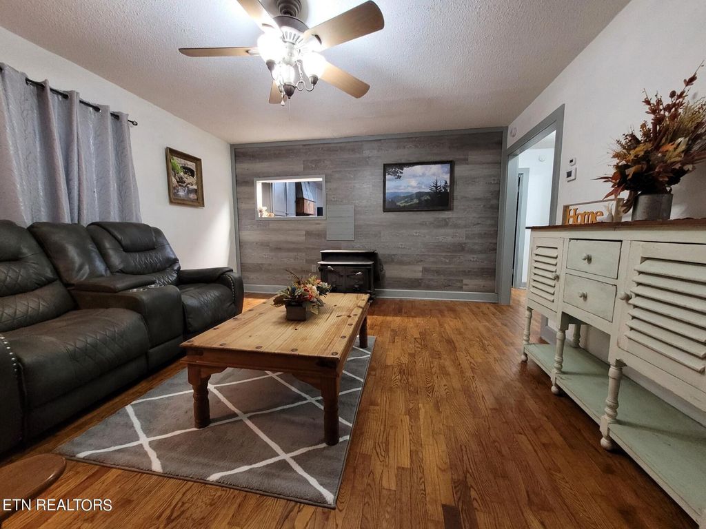 Photo of 305 N Farnum St, Friendsville, TN 37737 (MLS # 1247474)