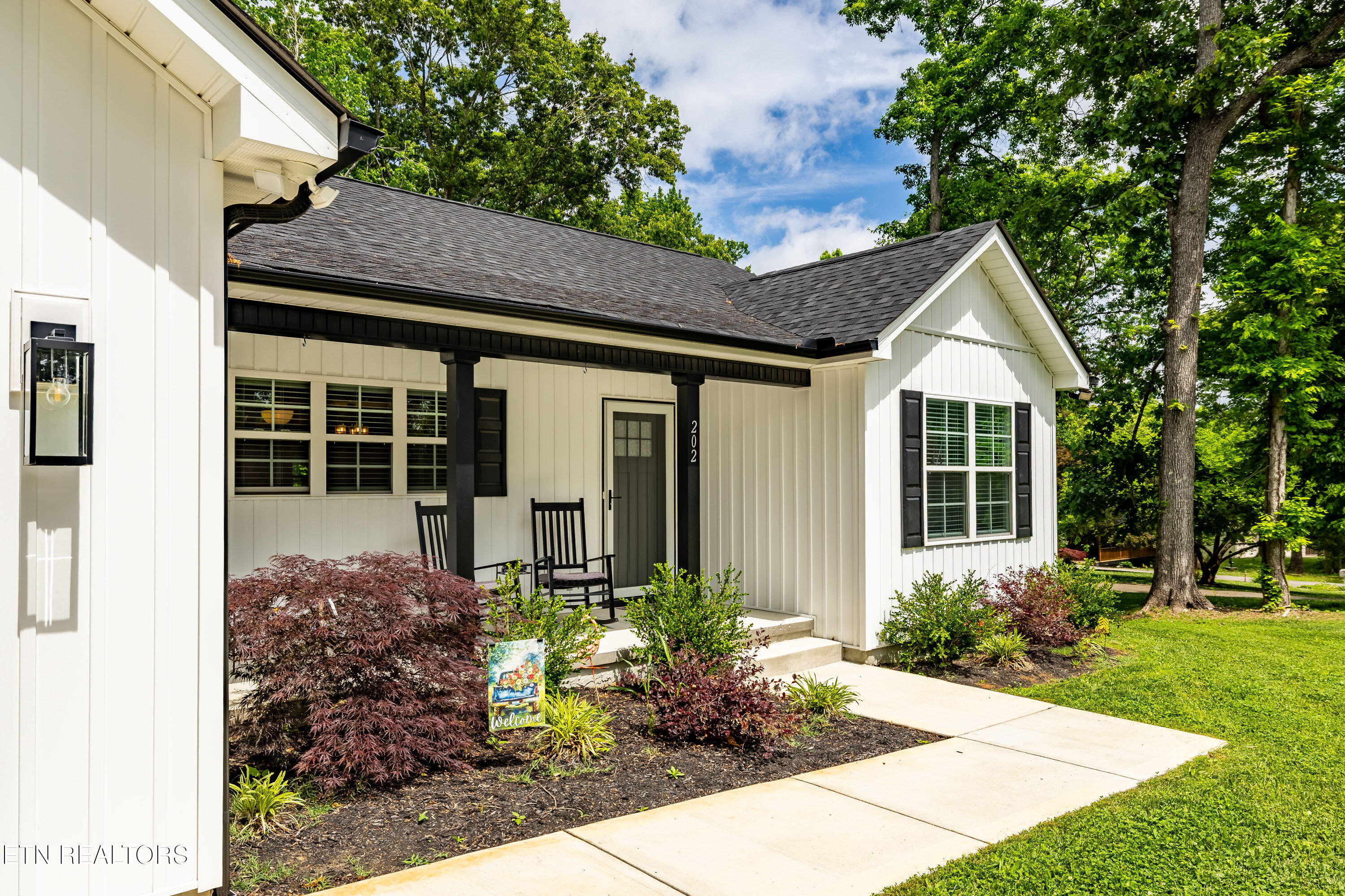 202 Skyline Lane