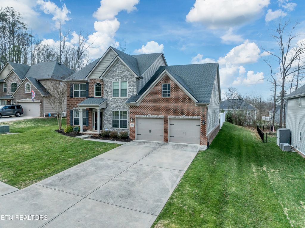 Photo of 807 Brookwood Lane, Maryville, TN 37801 (MLS # 1329431)