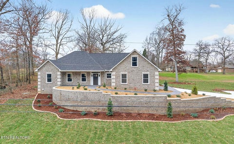 Photo of 941 E Deer Creek Drive, Crossville, TN 38571 (MLS # 1359804)