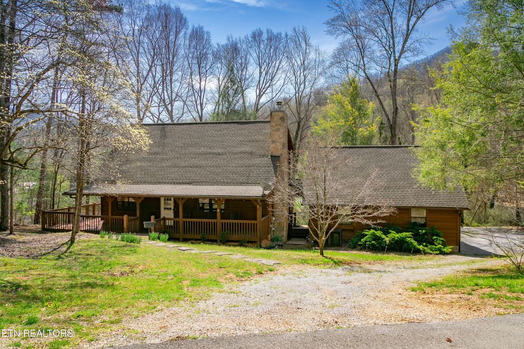 Photo of 3849 Saddle Brook Way, Sevierville, TN 37862 (MLS # 1334868)