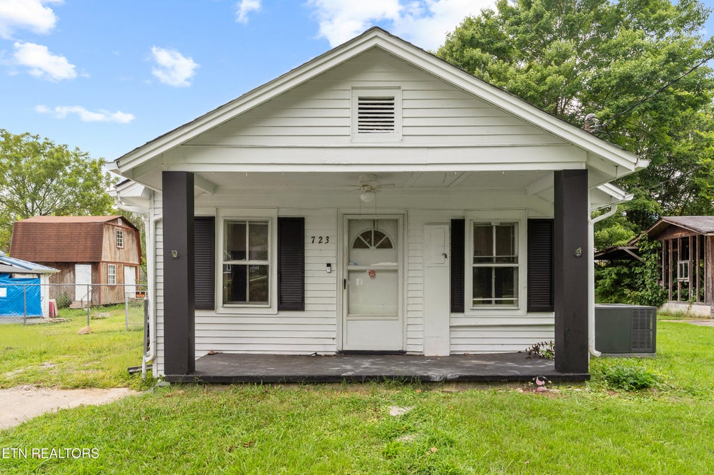 Photo of 723 N Kingston Ave, Rockwood, TN 37854 (MLS # 1353309)