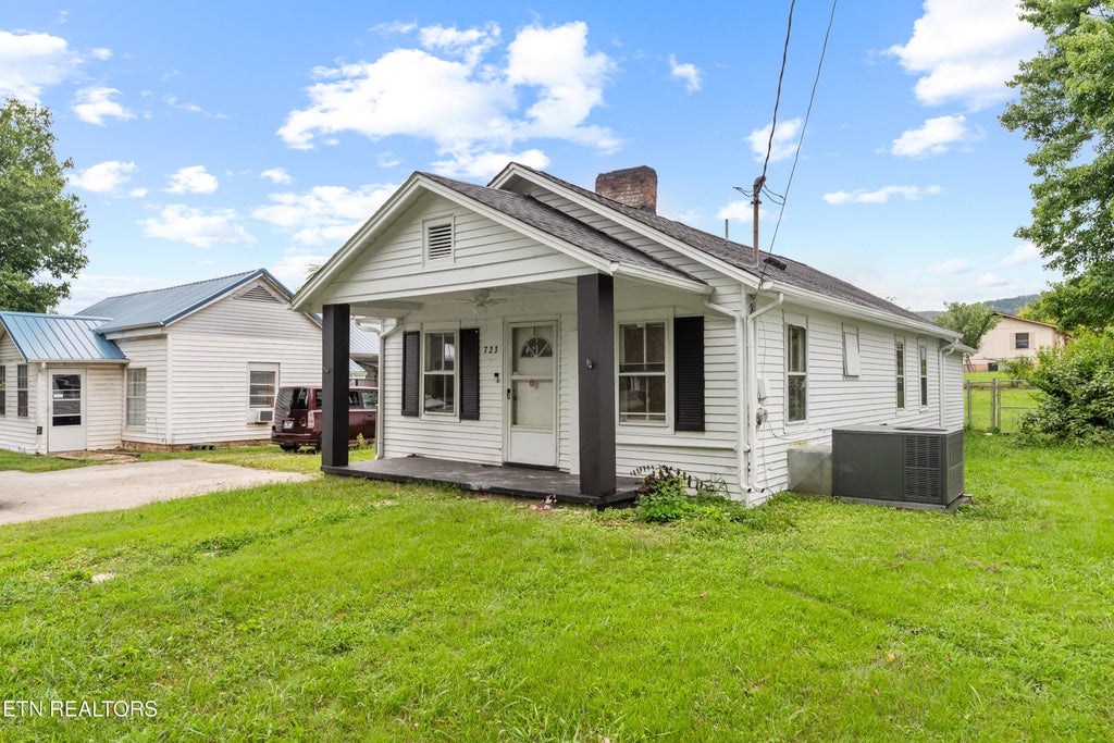 Photo of 723 N Kingston Ave, Rockwood, TN 37854 (MLS # 1353309)