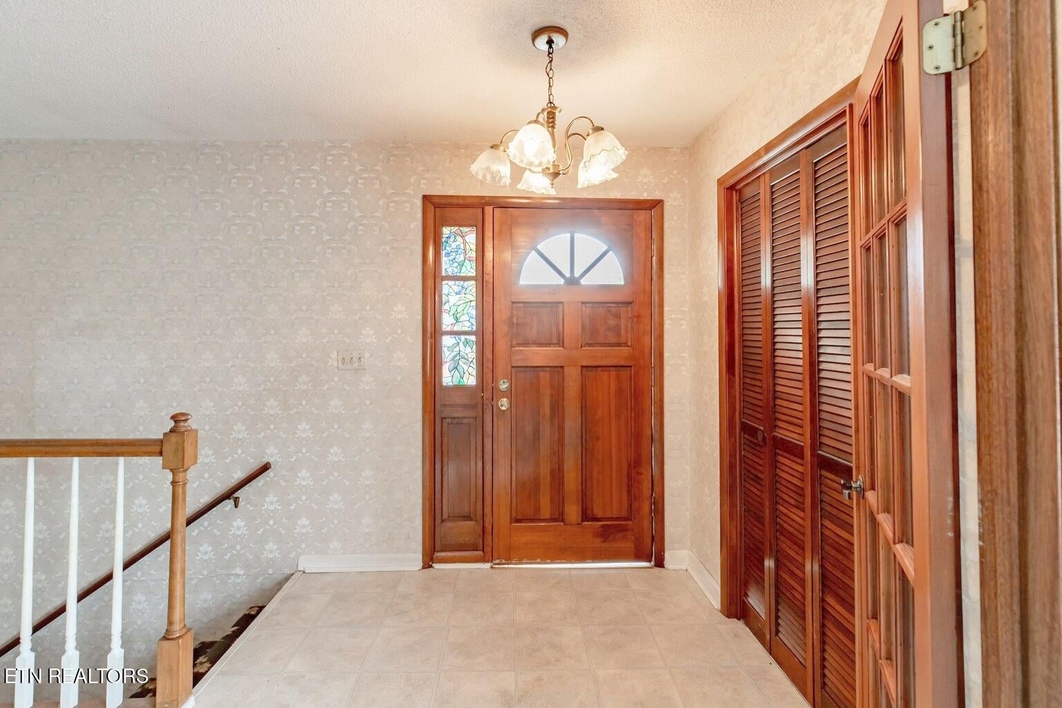 921 Hilltop Drive