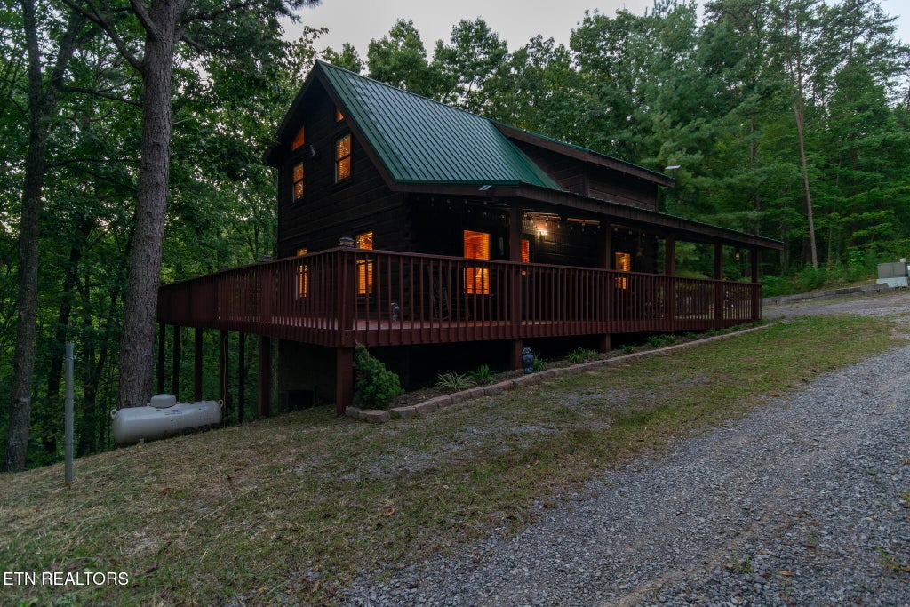 Photo of 4224 Chamberlain Lane, Sevierville, TN 37862 (MLS # 1356332)