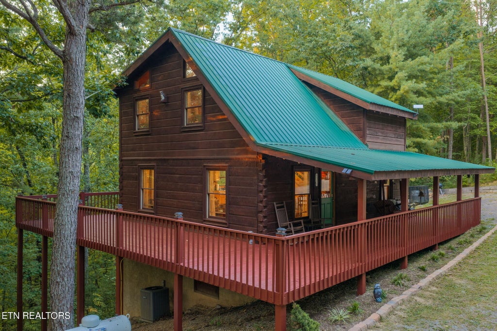 Photo of 4224 Chamberlain Lane, Sevierville, TN 37862 (MLS # 1356332)