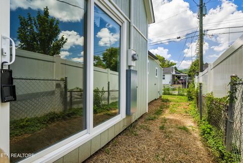 Tiny photo for 427 Oglewood Ave, Knoxville, TN 37917 (MLS # 1346418)