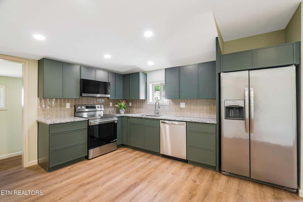 Photo of 427 Oglewood Ave, Knoxville, TN 37917 (MLS # 1346418)