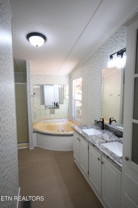 Tiny photo for 526 Anderson Rd, Sweetwater, TN 37874 (MLS # 1338130)