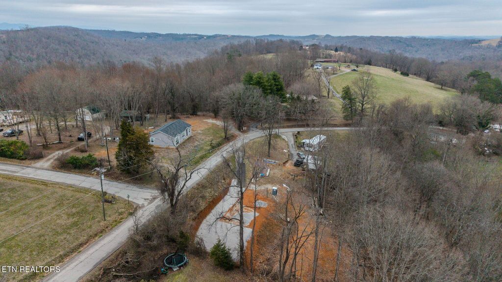 Photo of 294 Landmark Rd, Jacksboro, TN 37757 (MLS # 1331478)