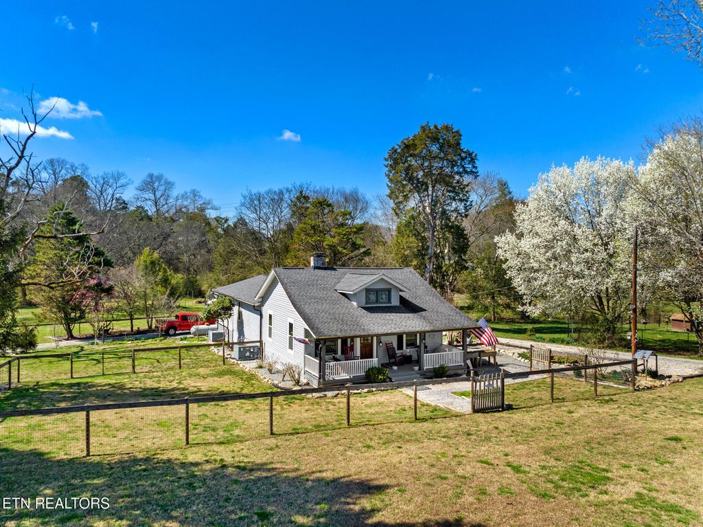 Photo of 2309 Ellistown Rd, Knoxville, TN 37924 (MLS # 1332164)