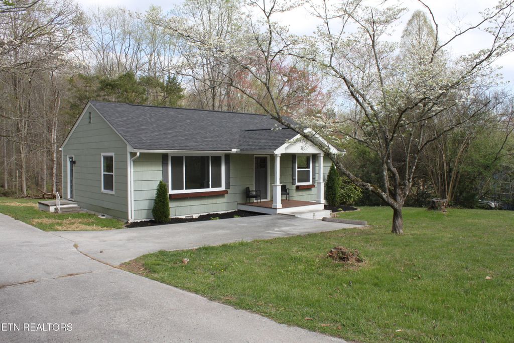 Photo of 31 E Norris Rd, Norris, TN 37828 (MLS # 1334744)