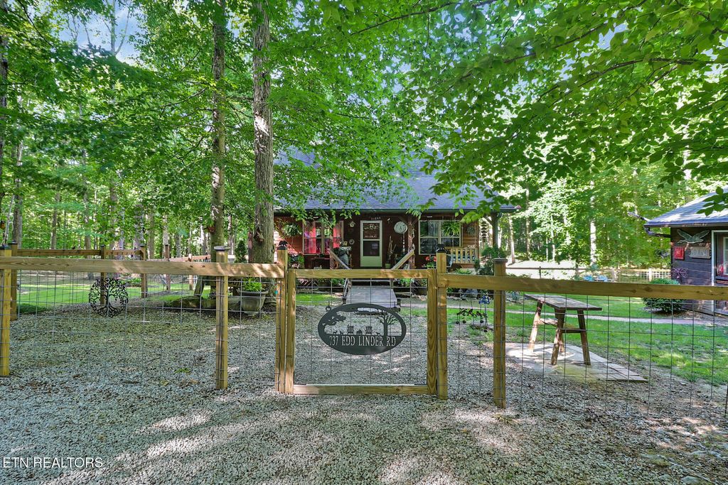 Photo of 737 Edd Linder Rd, Jamestown, TN 38556 (MLS # 1340958)