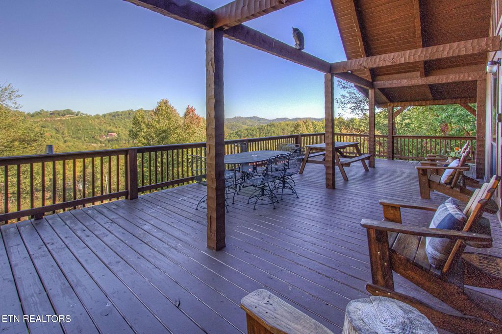 Photo of 1640 Bench Mountain Way, Sevierville, TN 37862 (MLS # 1332398)