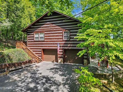 Photo of 615 N Ownby Drive, Gatlinburg, TN 37738 (MLS # 1342998)