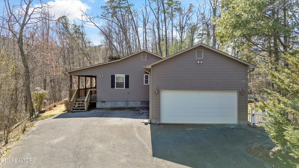 Photo of 4442 Grindstone Ridge Rd, Pigeon Forge, TN 37863 (MLS # 1333684)
