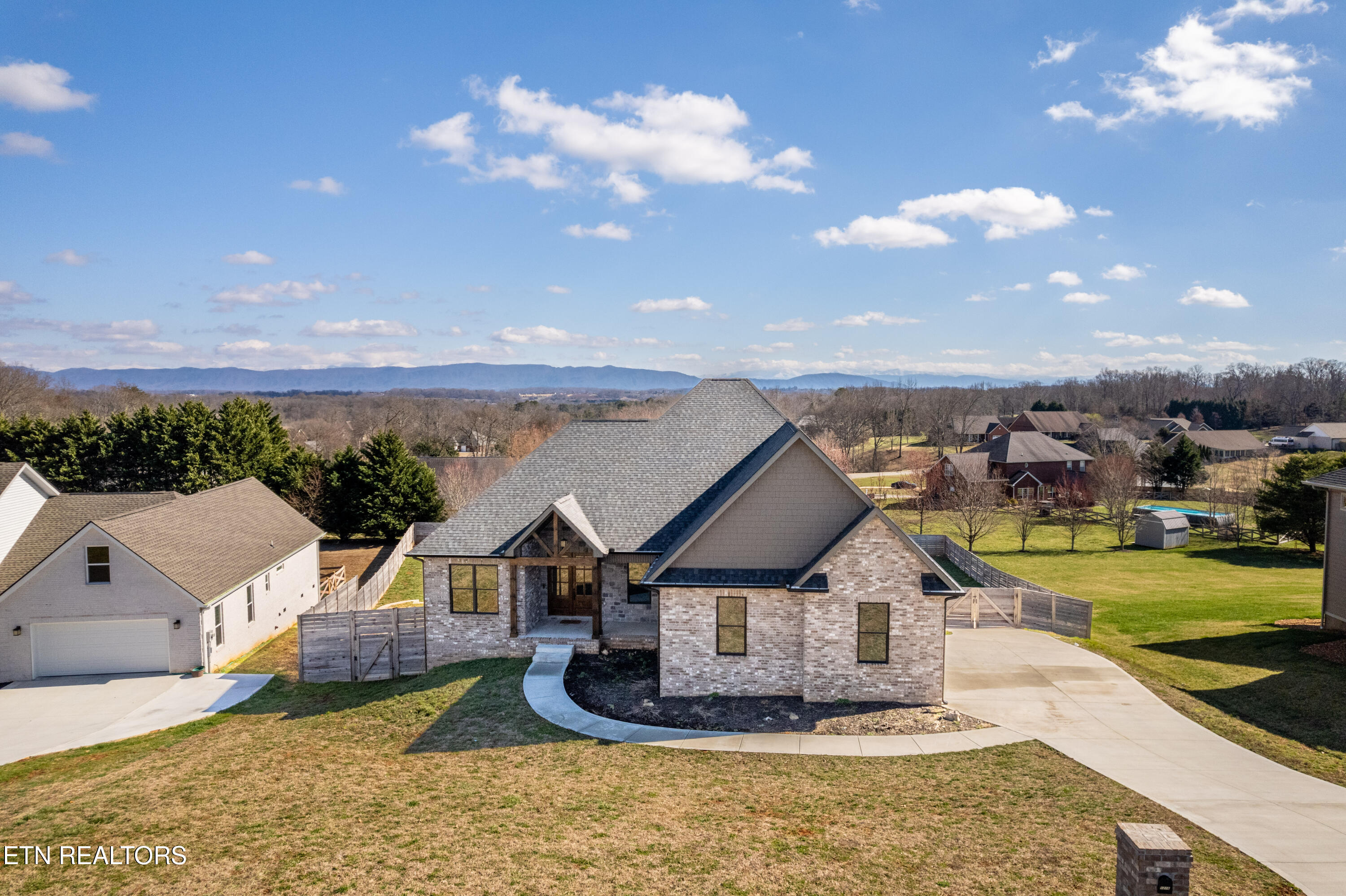 1216 Houston Springs Rd