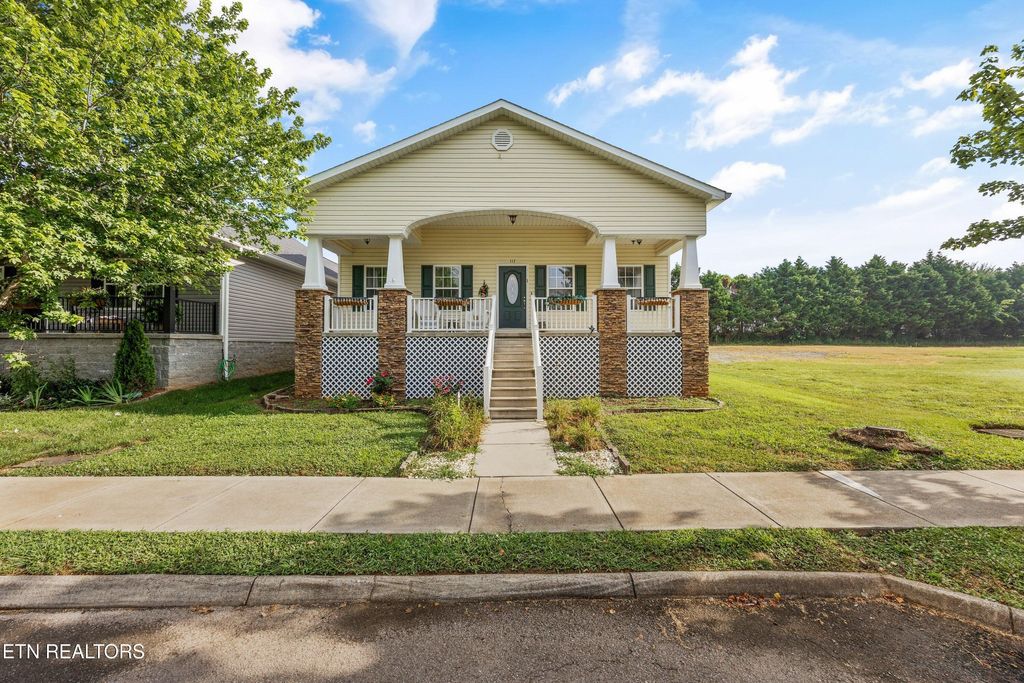 Photo of 117 Willowcreek Blvd, Sweetwater, TN 37874 (MLS # 1307379)